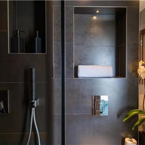 Luxury 5-Bedroom Villa with Sea-Views and Infinity Pool near Dubrovnik – Sleeps 10